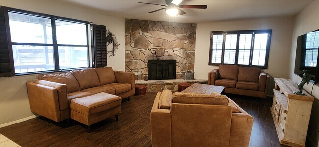 Foto del edificio - 212 Fort Stanton Rd