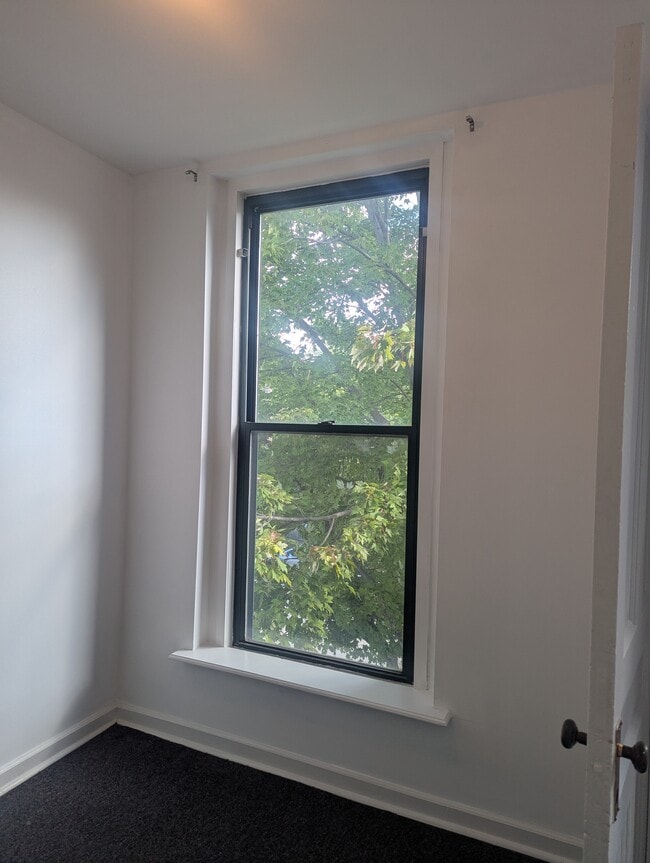 Den/Office - 1230 W Hubbard St
