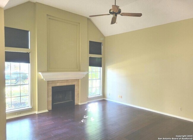 Foto del edificio - 5955 Heather View