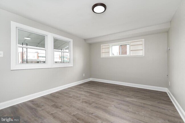 Foto del edificio - 7923 Eastdale Rd