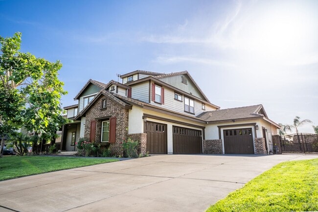 Foto del edificio - Exceptional estate Located In the highly desirable College Park Community.