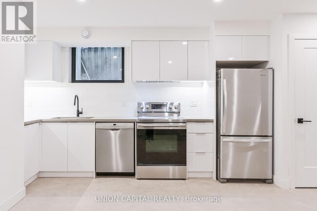 Building Photo - 156 Dovercourt Rd