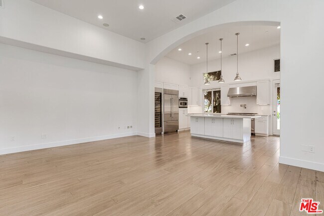 Building Photo - 5744 S Celedon Creek