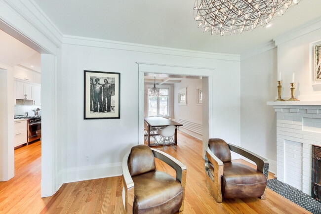 Building Photo - 114 Westmount Ave