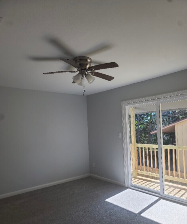 Building Photo - 4985 Catalina Cir