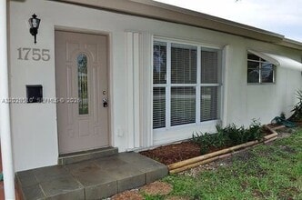 Building Photo - 1755 SW 37th Way