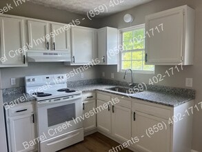 Building Photo - 119b Highland Ct