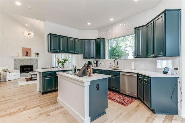 Building Photo - 4809 Whispering Valley Dr