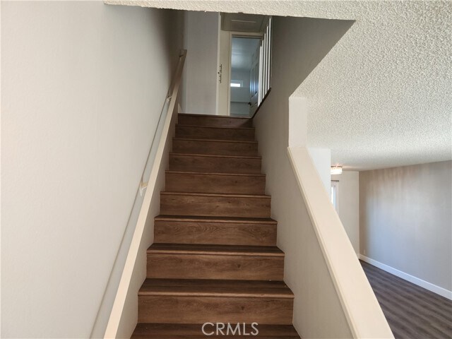 Foto del edificio - 839 E 9th St