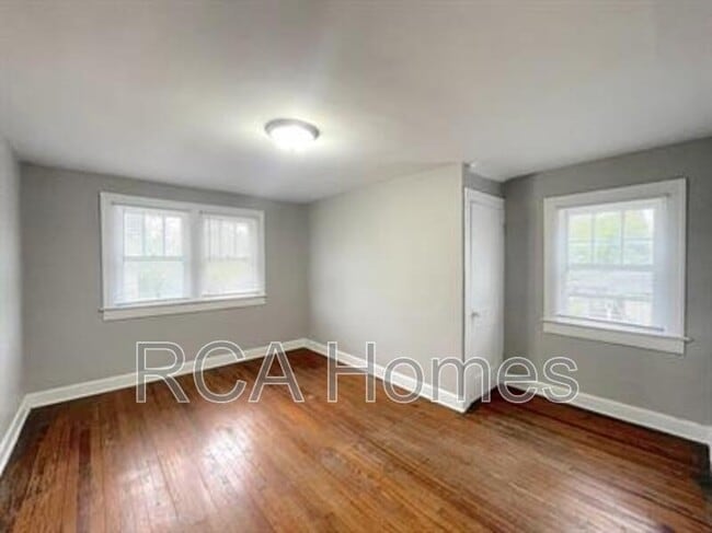 Building Photo - 509 N Bradley Ave
