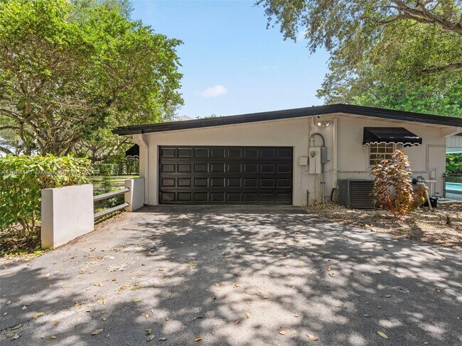 Foto del edificio - 9310 SW 70th Ave