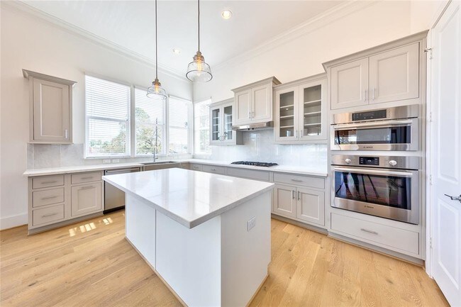 Foto del edificio - 3403 Timbergrove Oaks St.