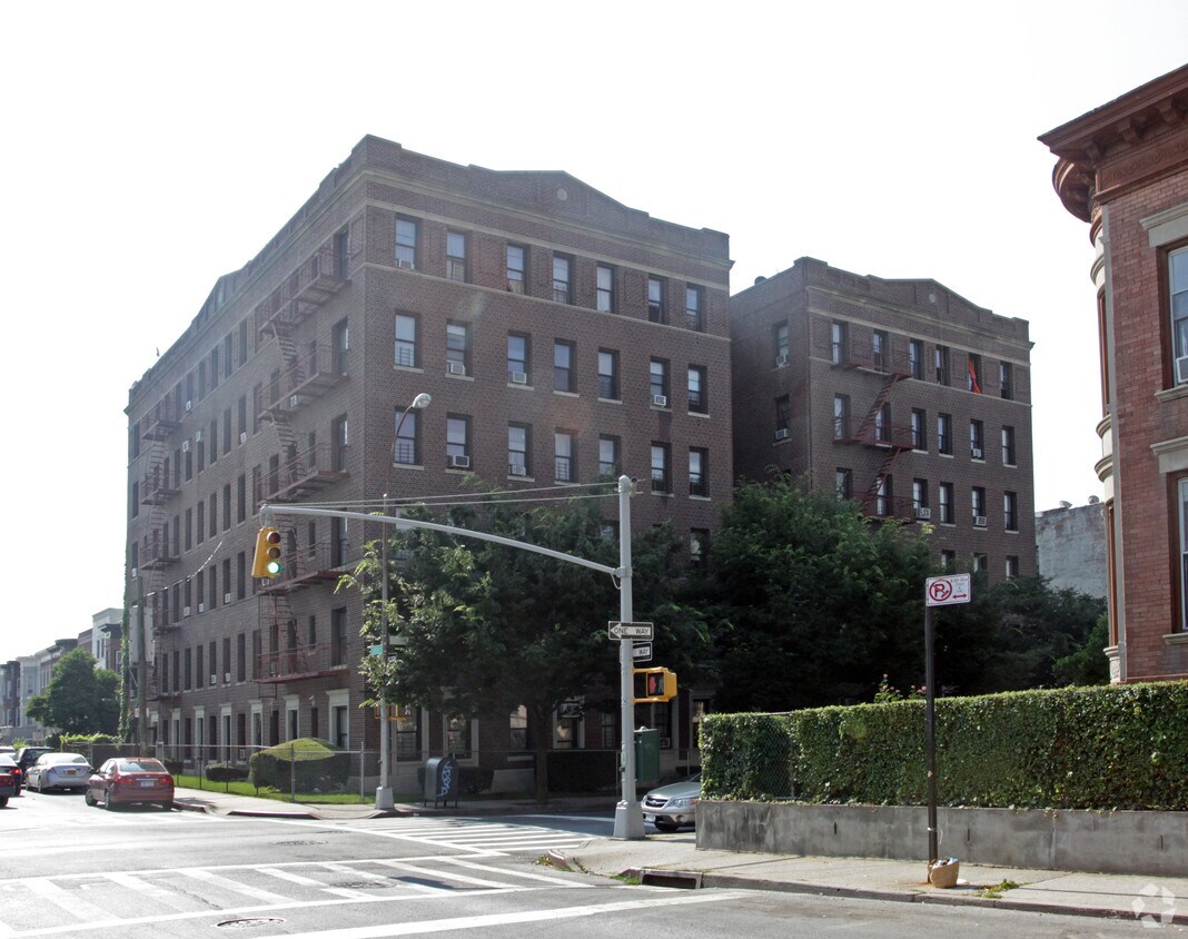 Primary Photo - 363 New York Ave