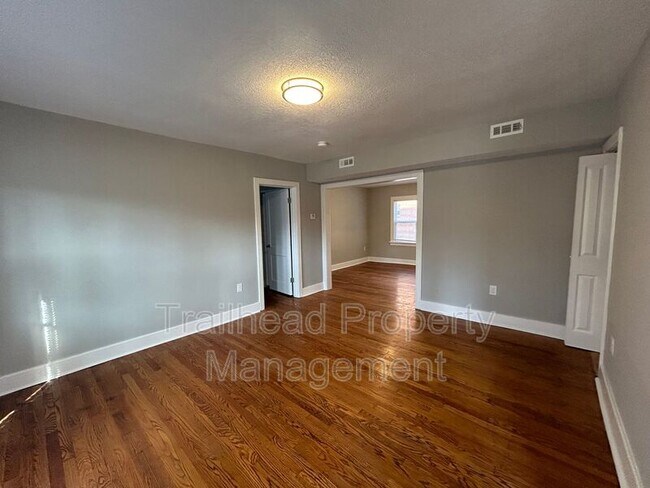 Building Photo - 5049 Wyandotte St