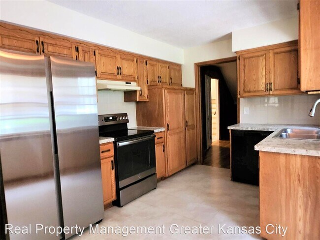 Building Photo - 4 br, 2.5 bath House - 8211 W. 97th St.