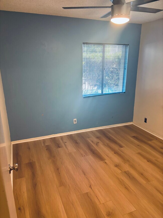 Foto del edificio - 4834 Hollow Corner Rd