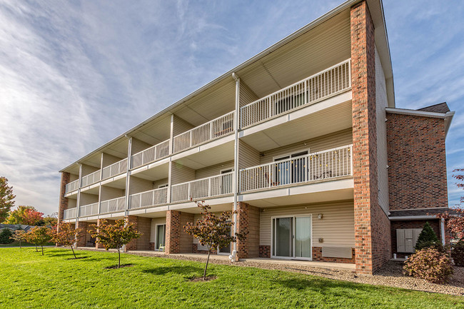 Building Exterior - Laurel Springs Apartments