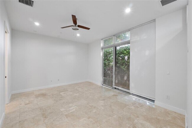 Foto del edificio - 3270 NE 15th St