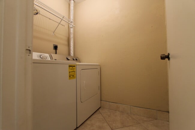 Building Photo - *** ANNUAL *** BONITA SPRINGS *** 2/2 DUPL...
