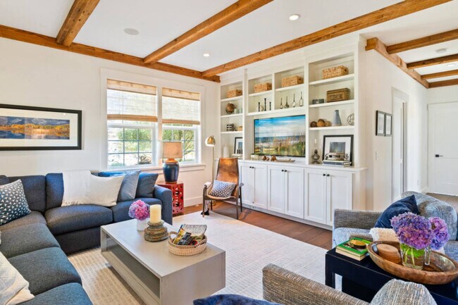 Foto del edificio - 150 Wood Ranch Rd