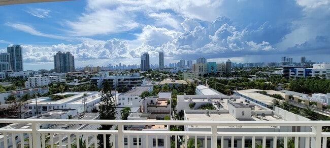 Building Photo - 345 Ocean Dr