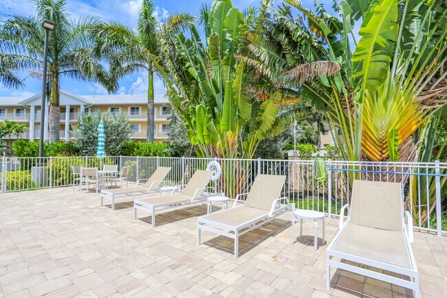 Foto del edificio - ** CHARMING GROUND FLOOR 2/2 CONDO IN SAND...