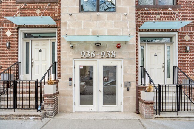 Building Photo - 936 Pavonia Ave