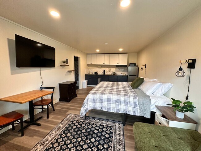 Foto del edificio - BaseCamp Living