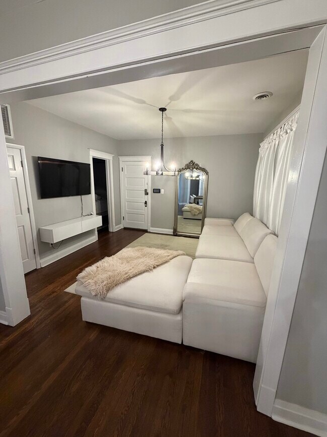 Foto del edificio - 3138 W School St