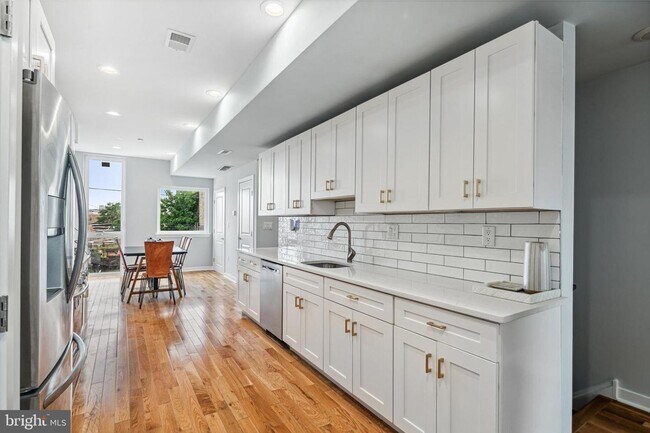 Photo - 435 W Berks St Apartment