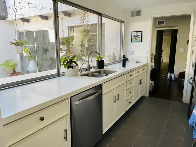 Foto del edificio - 4511 Collwood Ln