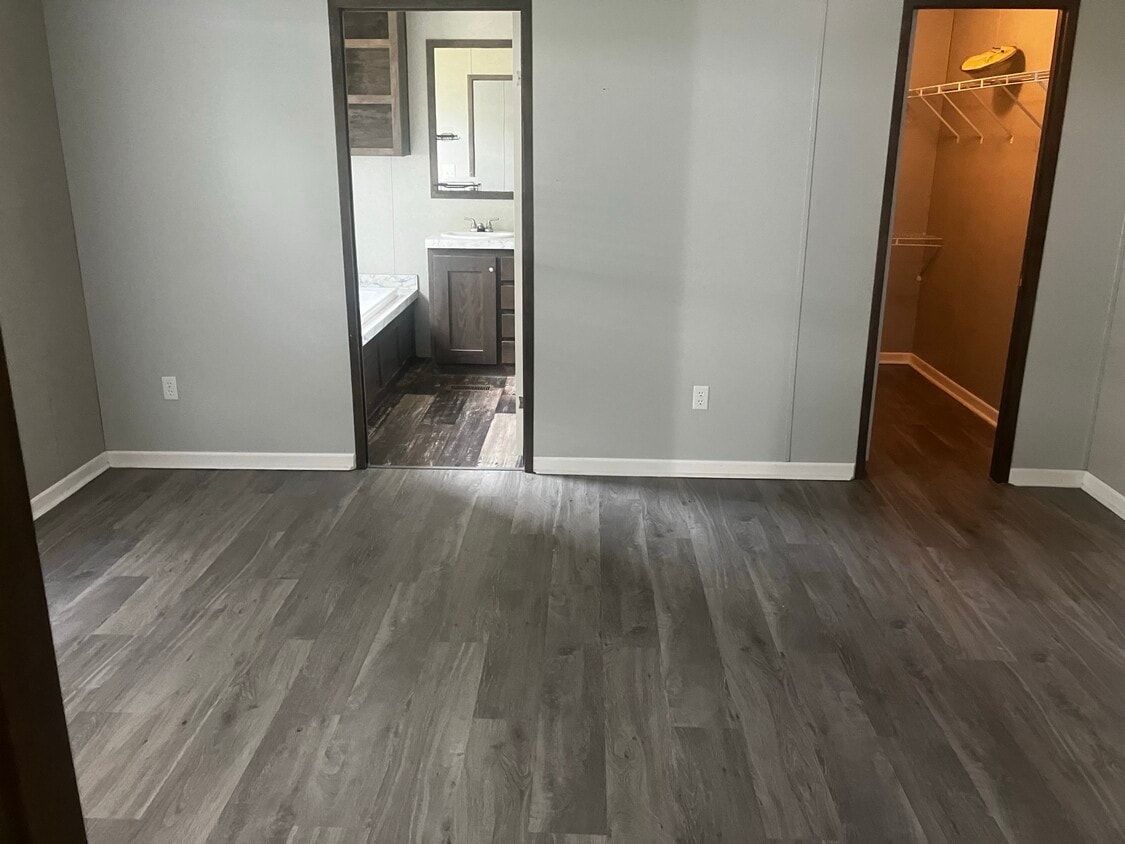 Building Photo - 200 Raider Ln