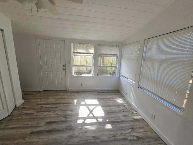 Foto del edificio - 301 S 7th St