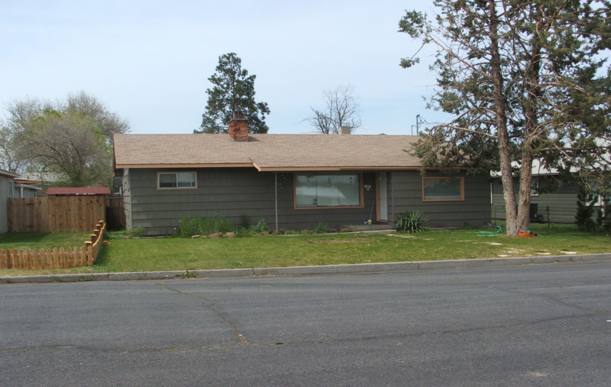 Primary Photo - Idyllic Charming Home