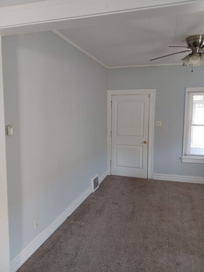Building Photo - 2 Bedroom Home in West Glen Park