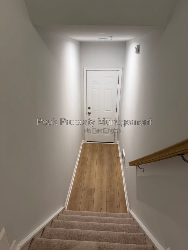 Building Photo - 227 Brattice Dr