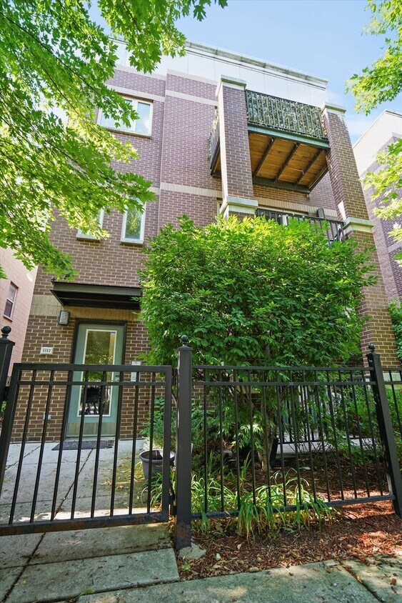 1112 W Washburne Ave Unit 301