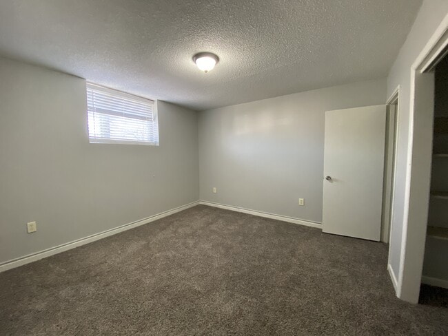 Foto del edificio - 2990 Rhodes Cir S