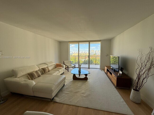 Foto del edificio - 18151 NE 31st Ct