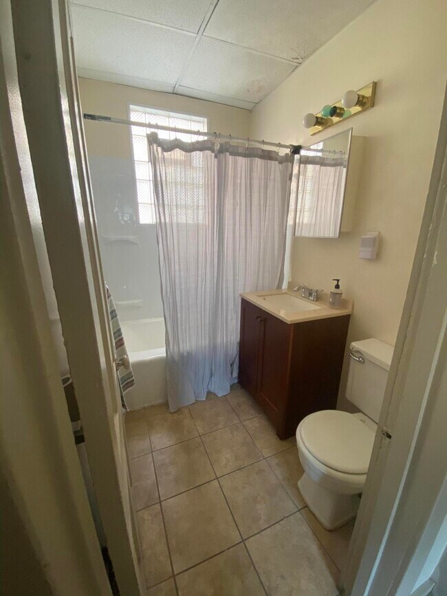Foto del edificio - 1759 N Arlington Pl