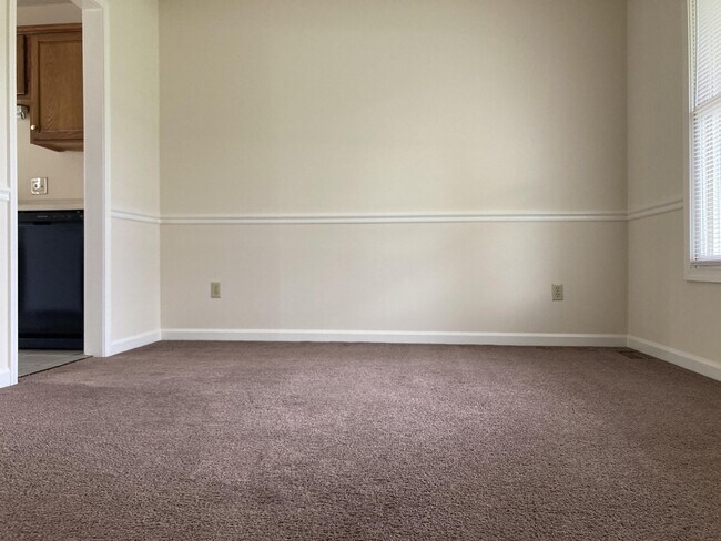 Foto del edificio - 317 Cedar Ridge Rd