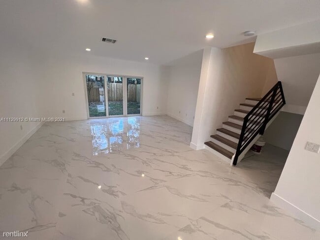 Building Photo - 3 br, 2.5 bath House - 1175 NW 26th St # 1