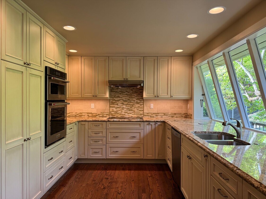 CLICK "REQUEST A TOUR" NOW! - CLICK "REQUEST A TOUR" NOW!