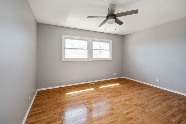 Building Photo - 1121 Abbott Ln