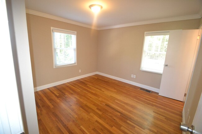 Building Photo - 1627 Wildwood Rd