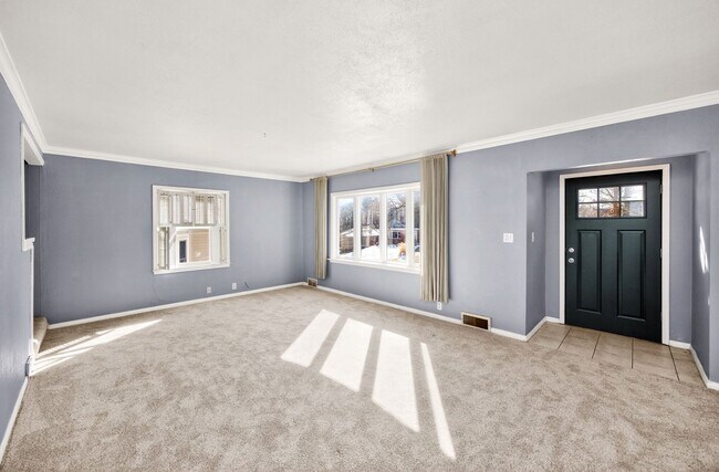 Foto del edificio - SOUTH OF GRAND LOCATION!! 4 Bedroom, 1.5 Bathroom Home in Des Moines!