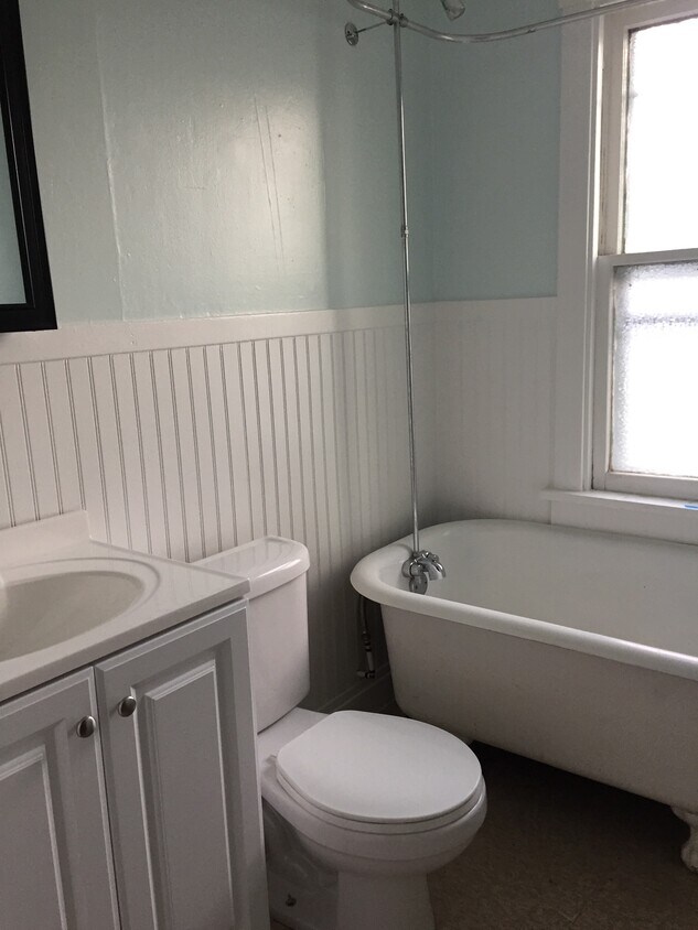 Primary Photo - 107 Remington Pl