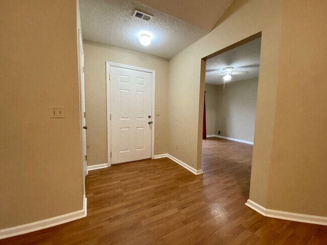 Foto del edificio - COMING JULY 2026! (Pet Friendly)