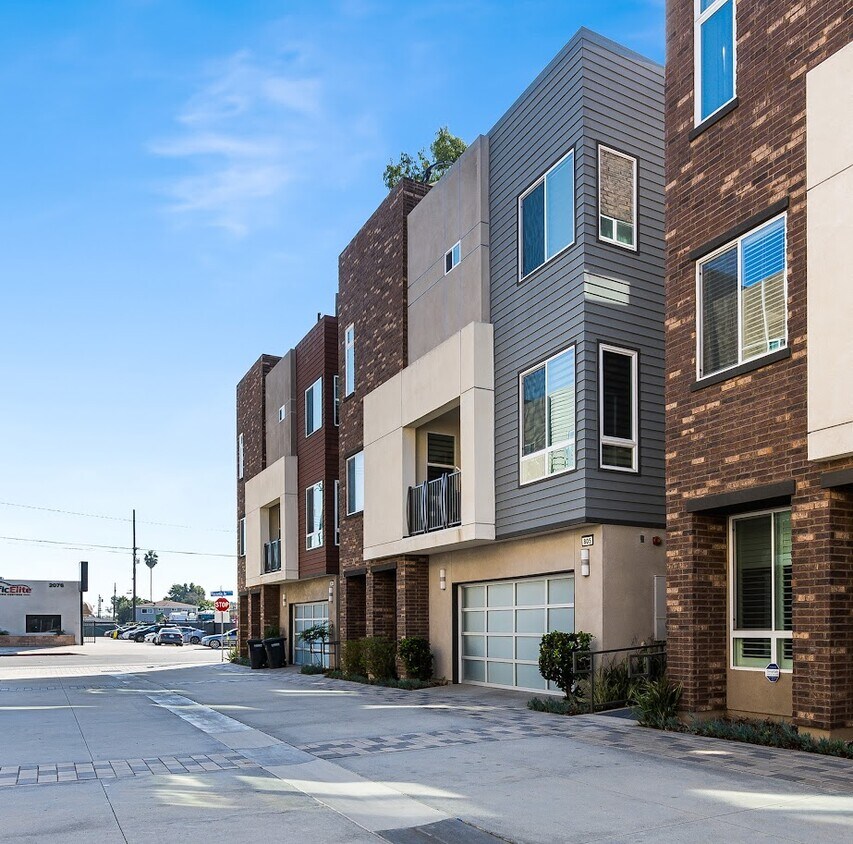 805 Brickyard Ln, Costa Mesa, CA 92627 Townhome Rentals in Costa Mesa
