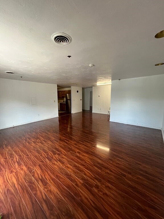 Foto del edificio - 130 Mansfield Ave